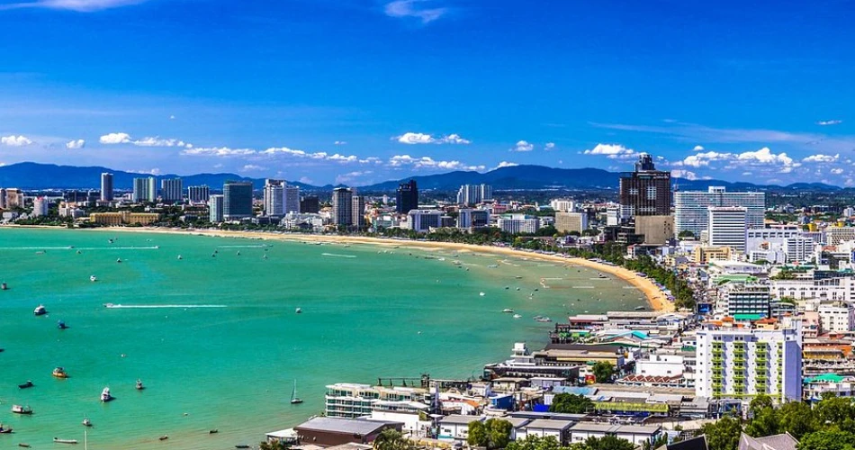 Beach Escapes: Relaxing in Pattaya Central, Thailand