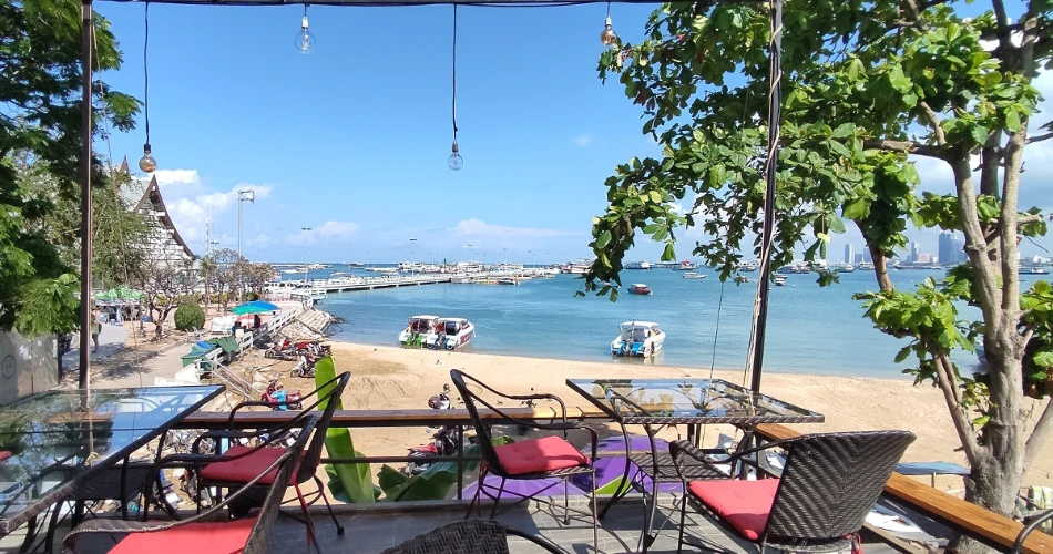 Beach Escapes: Relaxing in Pattaya Central, Thailand