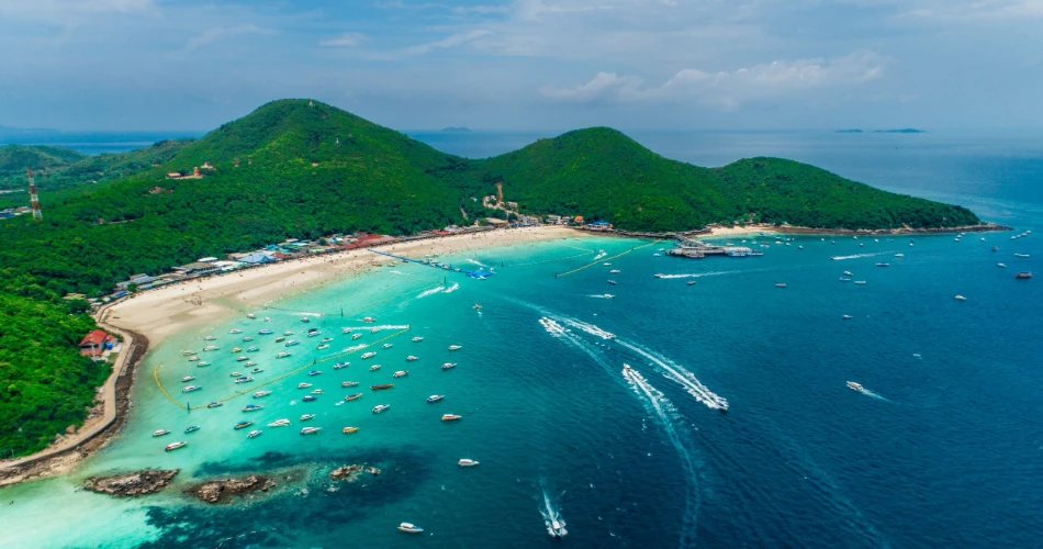 Beach Escapes: Relaxing in Pattaya Central, Thailand